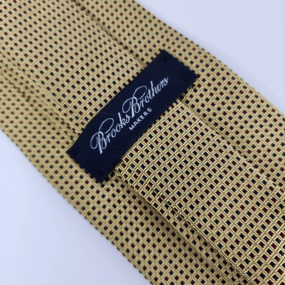BROOKS BROTHERS MAKERS  Gold Silk Tie.